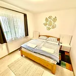 Pine & Pool Apartman *