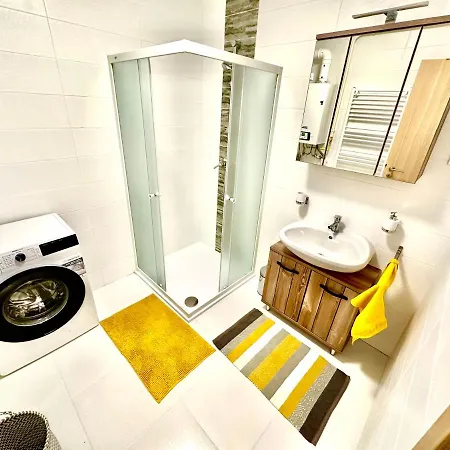 Pine & Pool Appartement *