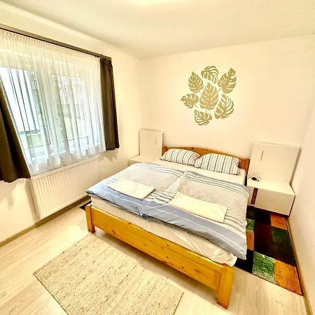 Pine & Pool Appartement *