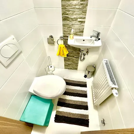Pine & Pool Apartment *