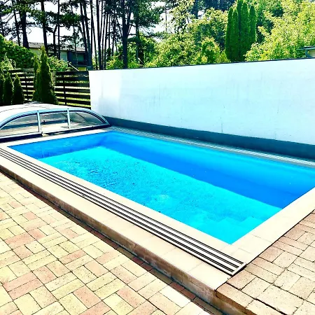 Pine & Pool Apartment