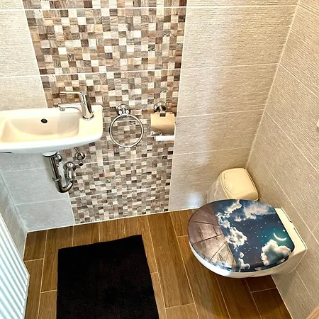 Pine & Pool Lejlighed *