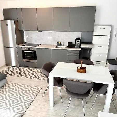 Pine & Pool Lejlighed